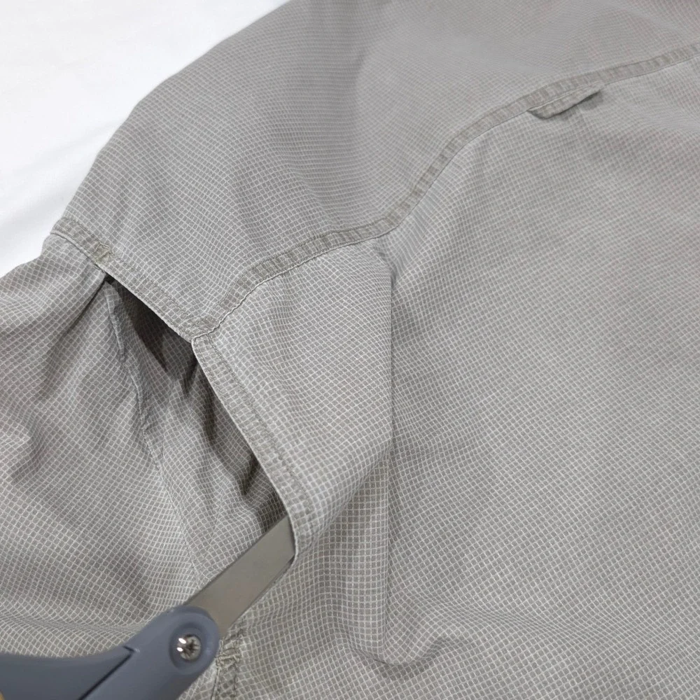 Woolrich Mens Roll-up Long Sleeve Button Up Gray Outdoor Top Large Back‎ Vent